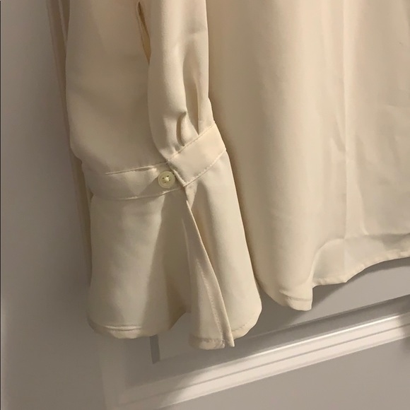 Bell cuff blouse - Picture 4 of 9